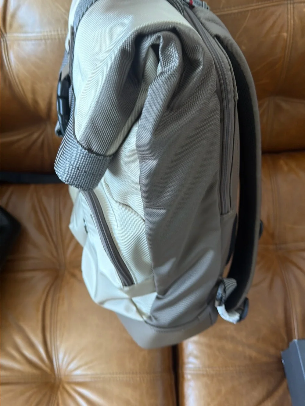 Tumi sleek roll